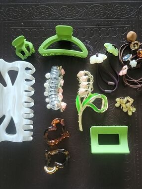 Green Hair Clip Set — Cute Everyday Hair Accessories